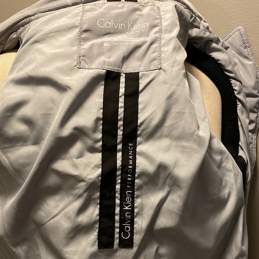 Calvin Klein performance puffer vest jacket in Ice - Picture 7 of 9